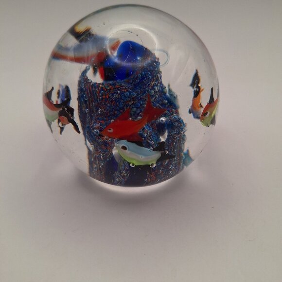 VINTAGE MURANO-STYLE ART GLASS FISH AQUARIUM ROUND PAPERWEIGHT LARGE VIBRANT - Picture 2 of 16